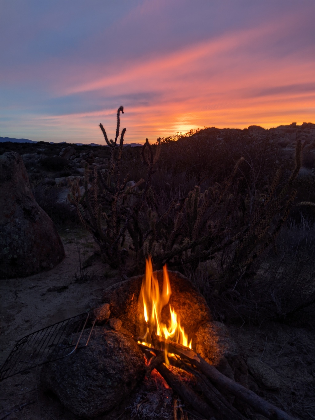 nice red skies but no delight for this sailor as I was buffetted by freezing winds all night cowboy camping behind some boulders