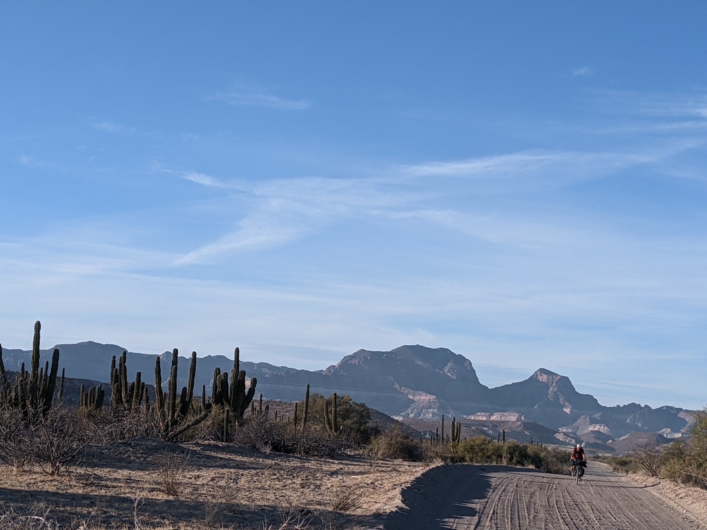 sierra de gigante behind